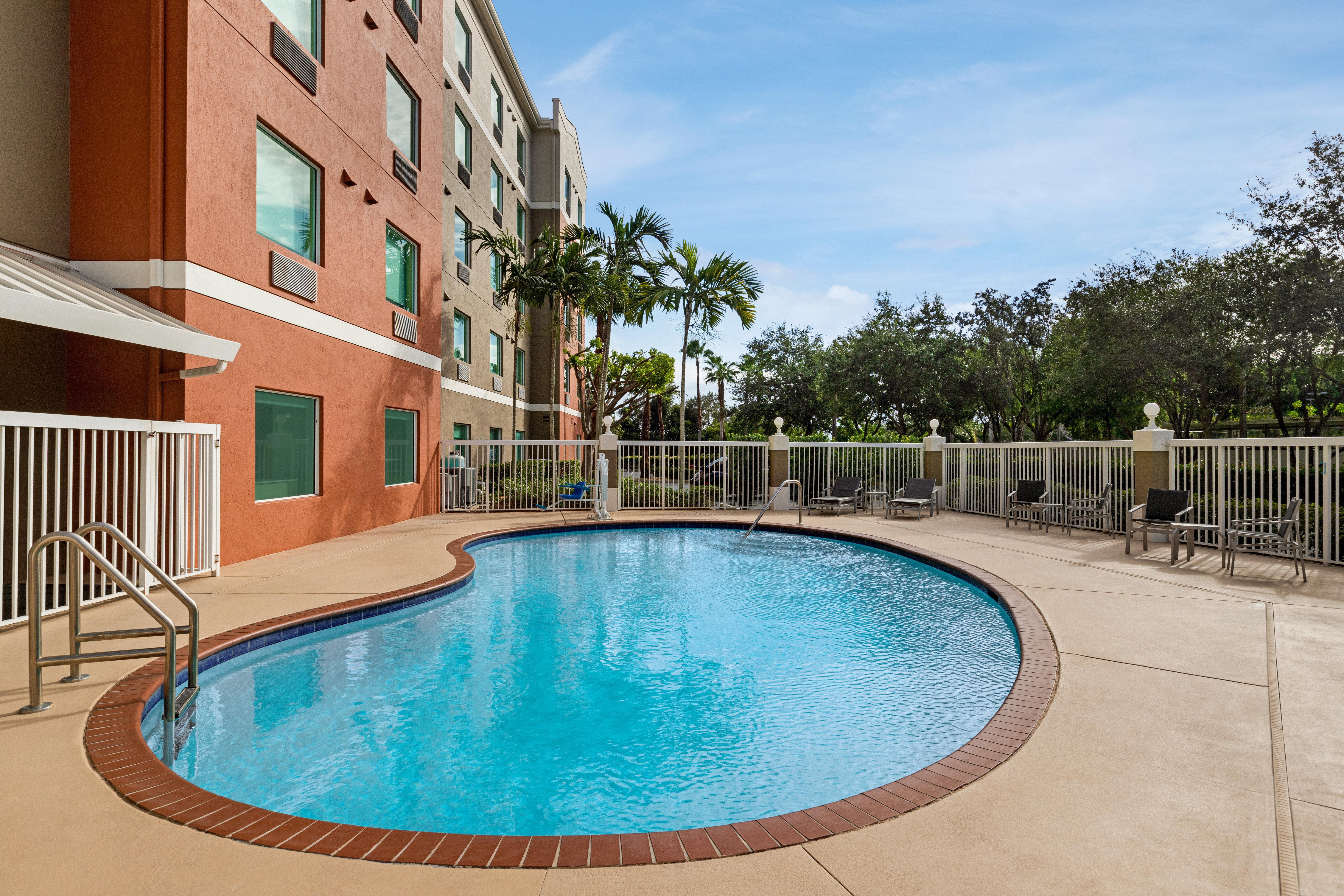 Holiday Inn Express & Suites Pembroke Pines-Sheridan St By Ihg Екстер'єр фото